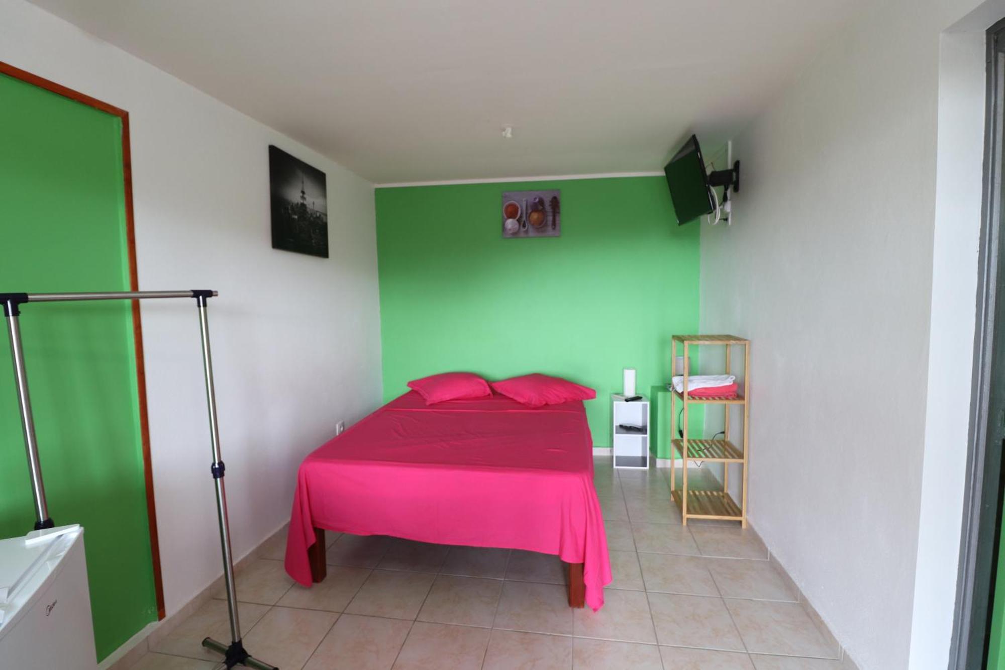 Les Gites De L'Union Les Abymes Room photo