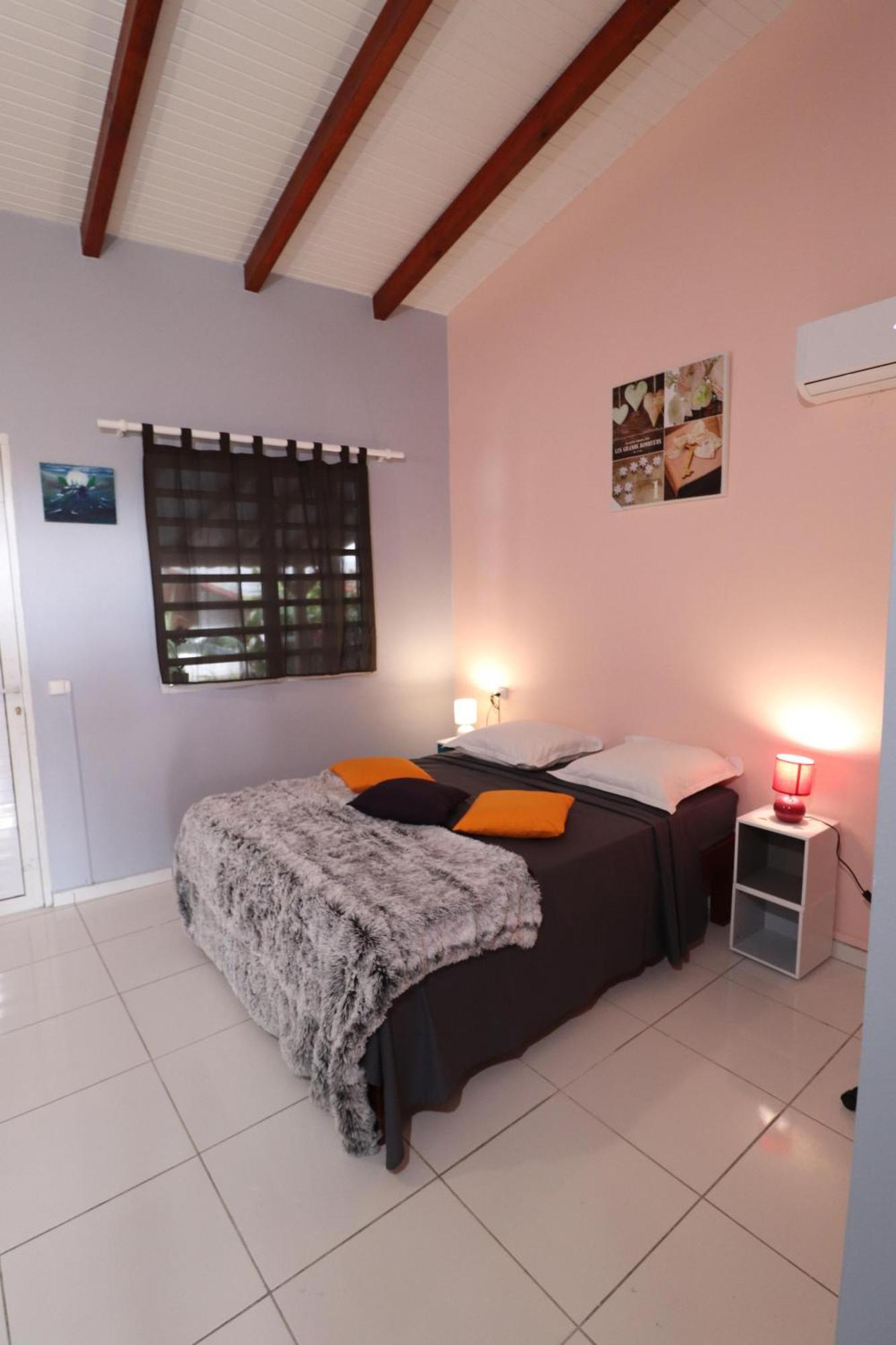 Les Gites De L'Union Les Abymes Room photo