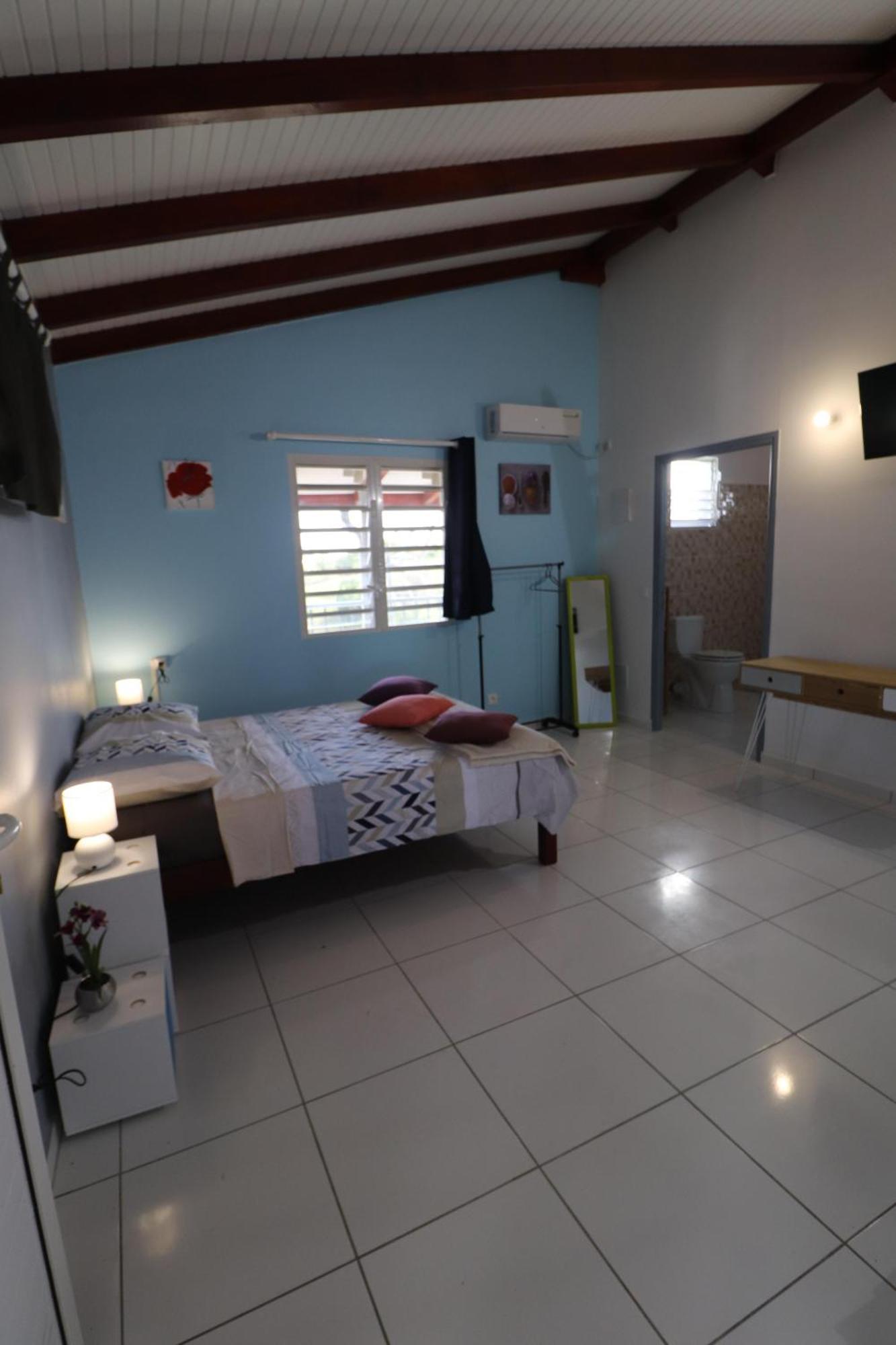 Les Gites De L'Union Les Abymes Room photo