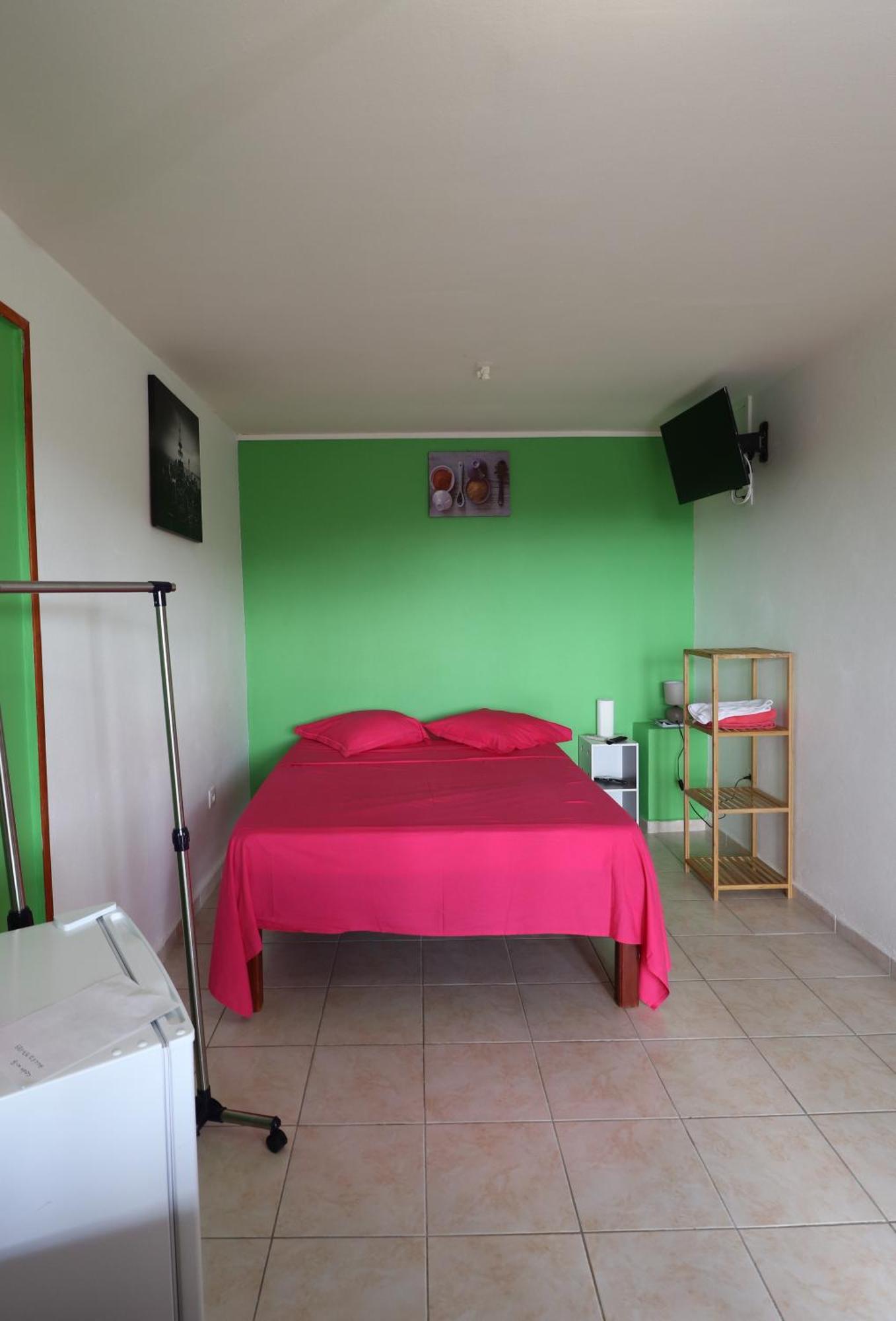 Les Gites De L'Union Les Abymes Room photo